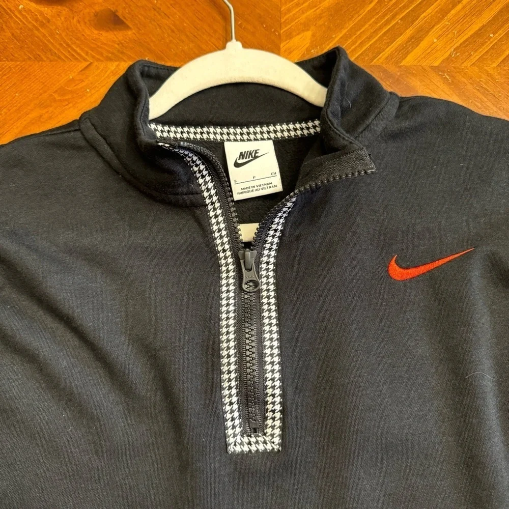 Nike Sportswear New Logo Icon Clash Half-Zip Pullover Sweatshirt Size S Athletic